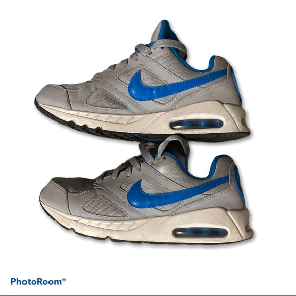 boys size 4 tennis shoes